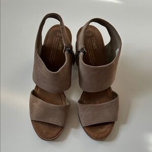 TOMS Women's Tan Open-Toe Sandals
